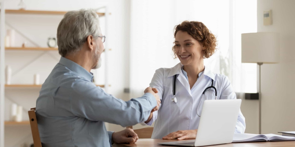 Médico se aposenta com quantos anos