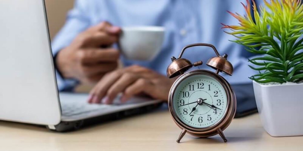 Hora extra no sábado é 50 ou 100