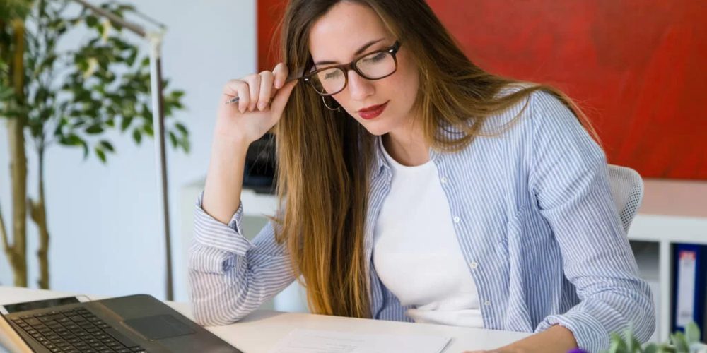 Falta na sexta desconta quantos dias